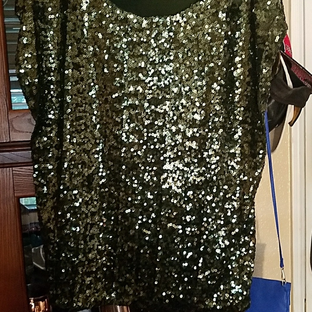 Women's shimmy top perfect for the Christmas parties - Picture 2 of 3